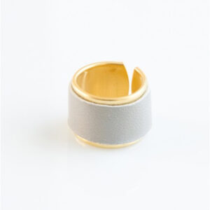 Bague Empreinte en laiton doré et cuir gris perle